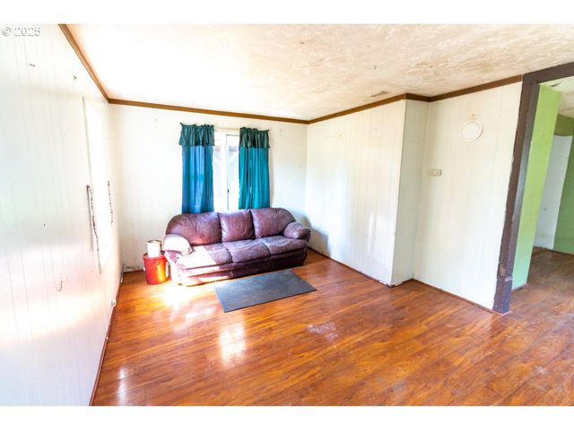 1668 9TH St, Astoria, OR 97103