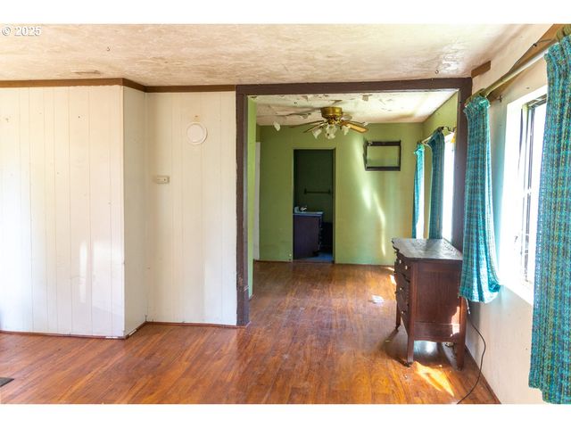 1668 9TH St, Astoria, OR 97103