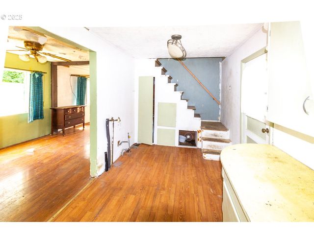 1668 9TH St, Astoria, OR 97103