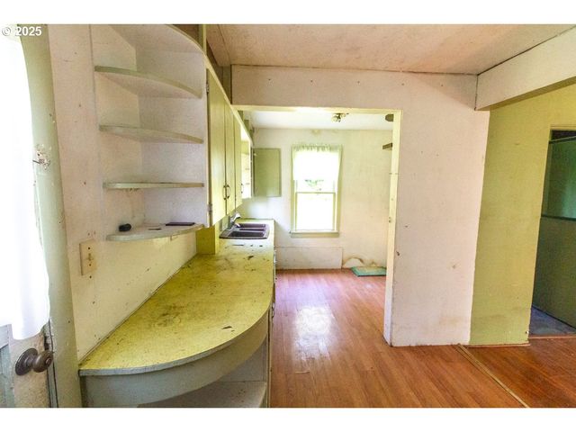 1668 9TH St, Astoria, OR 97103