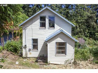 1668 9TH St, Astoria, OR 97103