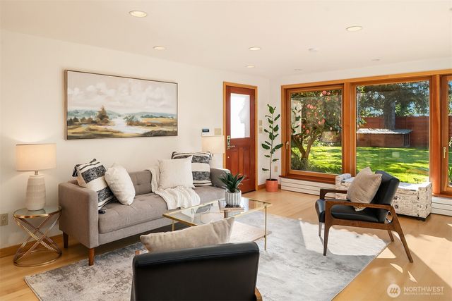 12715 Palatine Avenue N, Seattle, WA 98133