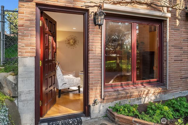 12715 Palatine Avenue N, Seattle, WA 98133