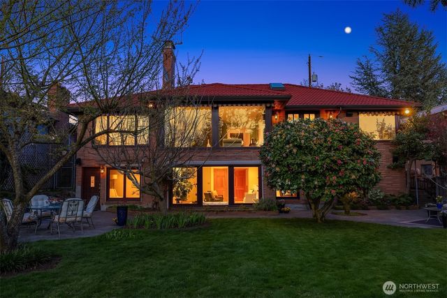 12715 Palatine Avenue N, Seattle, WA 98133