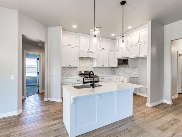 7712 Three Woods Lane, Yukon, OK 73099