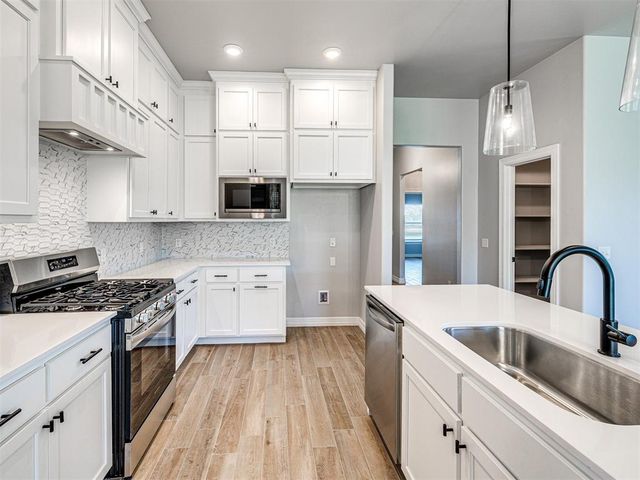 7712 Three Woods Lane, Yukon, OK 73099