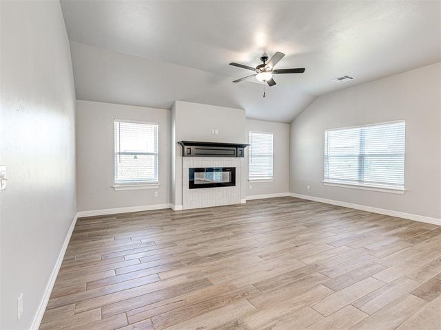 7712 Three Woods Lane, Yukon, OK 73099