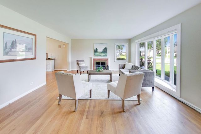 2505 E Mayfair Road, Arlington Heights, IL 60004
