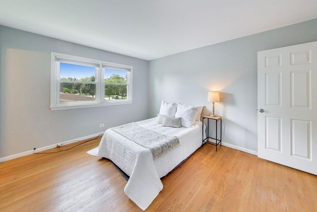 2505 E Mayfair Road, Arlington Heights, IL 60004