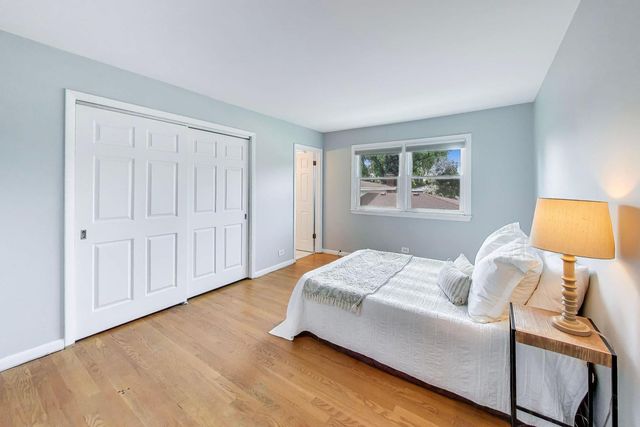 2505 E Mayfair Road, Arlington Heights, IL 60004
