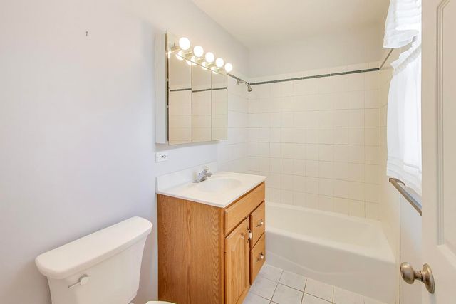 2505 E Mayfair Road, Arlington Heights, IL 60004