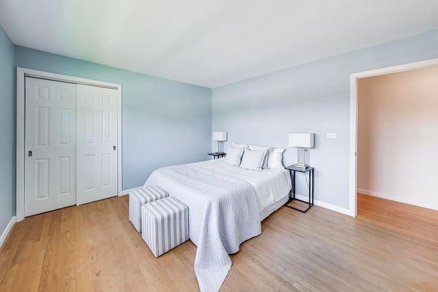 2505 E Mayfair Road, Arlington Heights, IL 60004