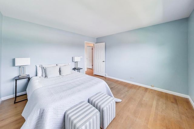 2505 E Mayfair Road, Arlington Heights, IL 60004