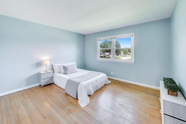 2505 E Mayfair Road, Arlington Heights, IL 60004