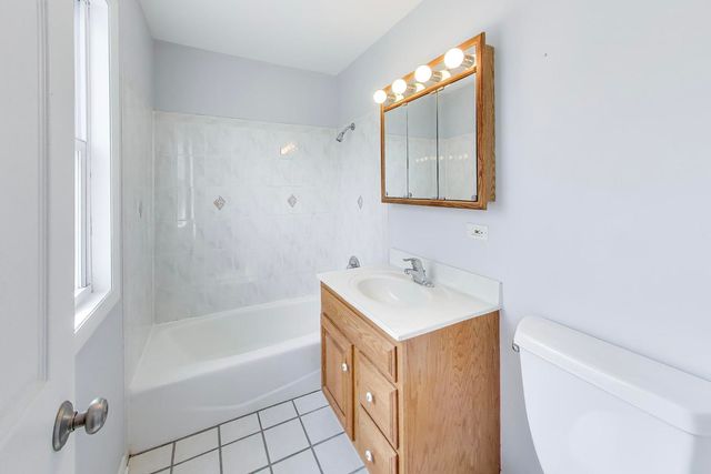 2505 E Mayfair Road, Arlington Heights, IL 60004