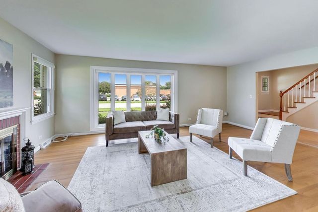 2505 E Mayfair Road, Arlington Heights, IL 60004