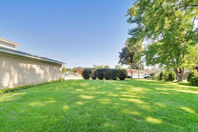 2505 E Mayfair Road, Arlington Heights, IL 60004