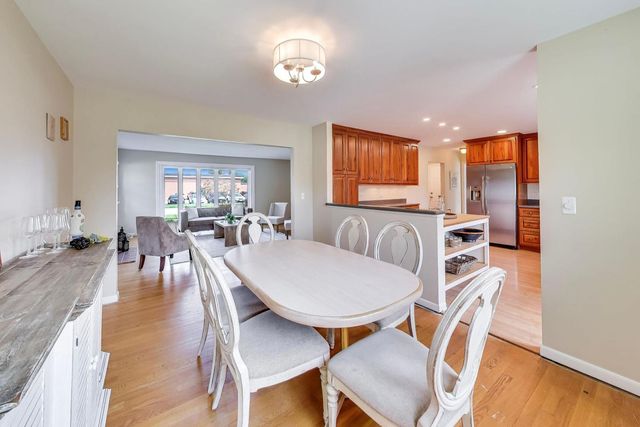 2505 E Mayfair Road, Arlington Heights, IL 60004