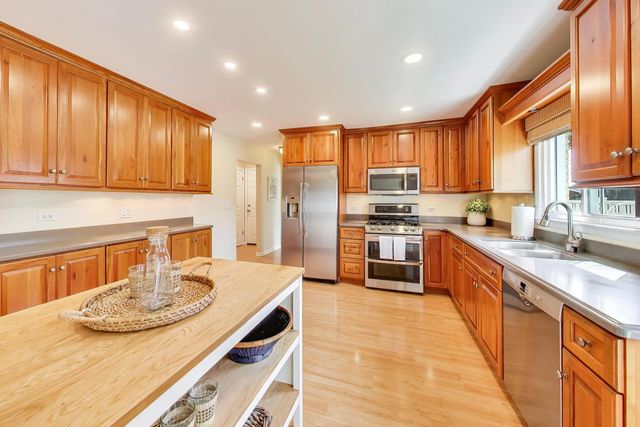 2505 E Mayfair Road, Arlington Heights, IL 60004