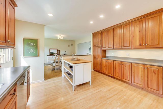 2505 E Mayfair Road, Arlington Heights, IL 60004