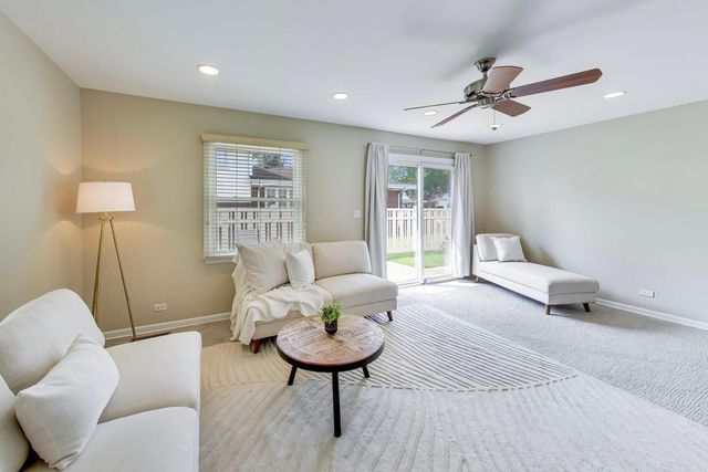 2505 E Mayfair Road, Arlington Heights, IL 60004