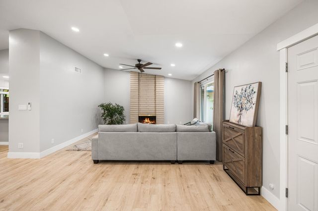 9672 Appalachian Dr, Sacramento, CA 95827
