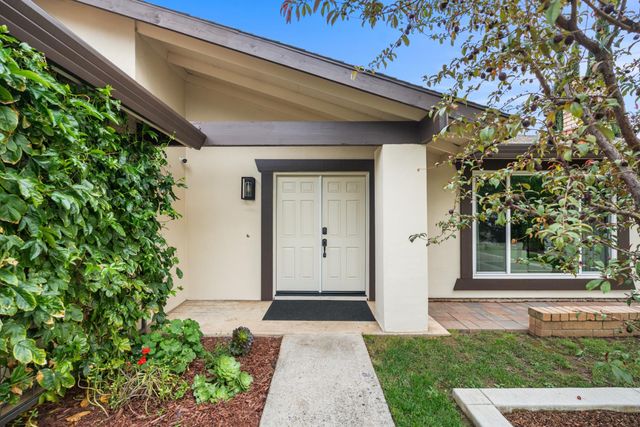 9672 Appalachian Dr, Sacramento, CA 95827
