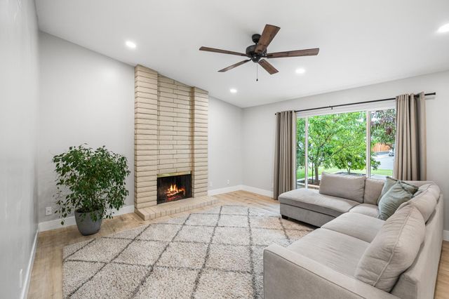 9672 Appalachian Dr, Sacramento, CA 95827