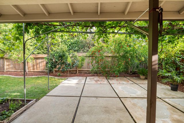 9672 Appalachian Dr, Sacramento, CA 95827