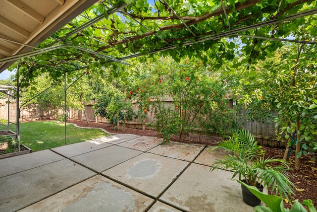 9672 Appalachian Dr, Sacramento, CA 95827