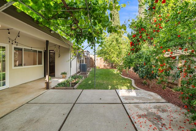 9672 Appalachian Dr, Sacramento, CA 95827