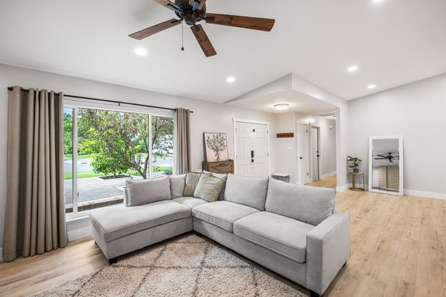 9672 Appalachian Dr, Sacramento, CA 95827