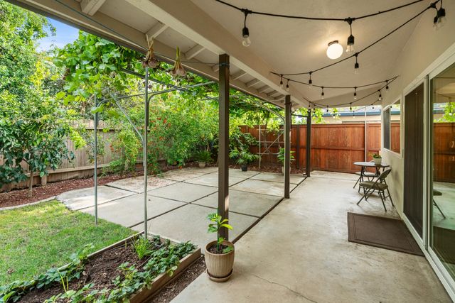 9672 Appalachian Dr, Sacramento, CA 95827
