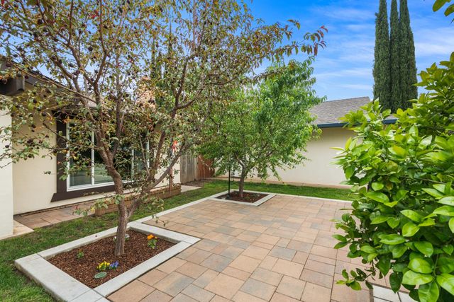 9672 Appalachian Dr, Sacramento, CA 95827