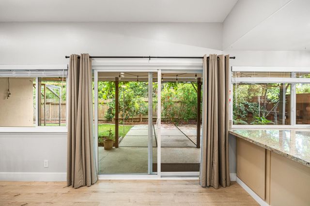 9672 Appalachian Dr, Sacramento, CA 95827