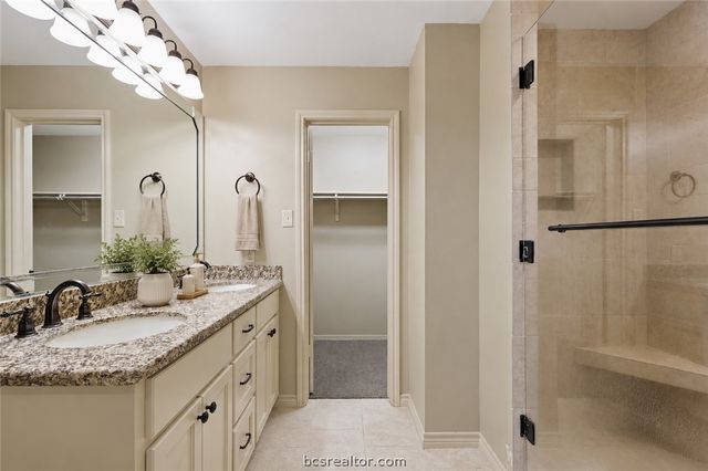 6204 London Circle, Bryan, TX 77802