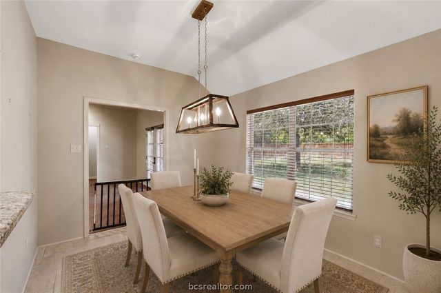 6204 London Circle, Bryan, TX 77802
