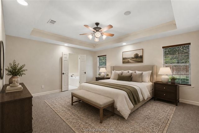 6204 London Circle, Bryan, TX 77802