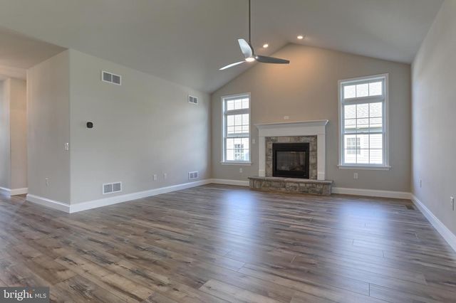 018 ROLLING MEADOW RD, Lebanon, PA 17046