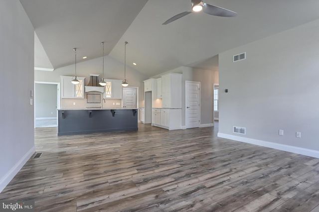 018 ROLLING MEADOW RD, Lebanon, PA 17046