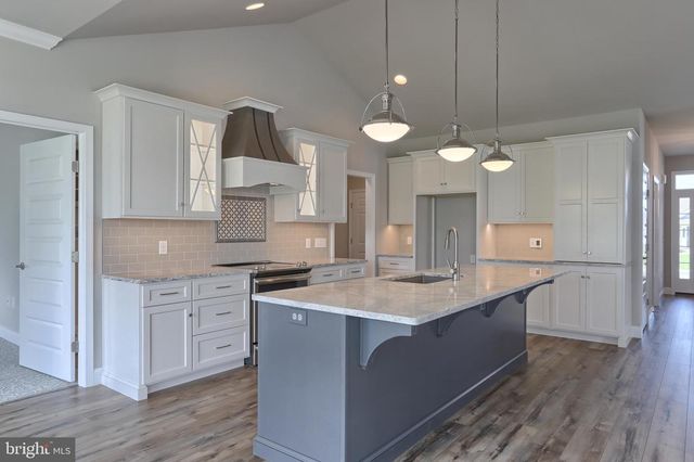 018 ROLLING MEADOW RD, Lebanon, PA 17046