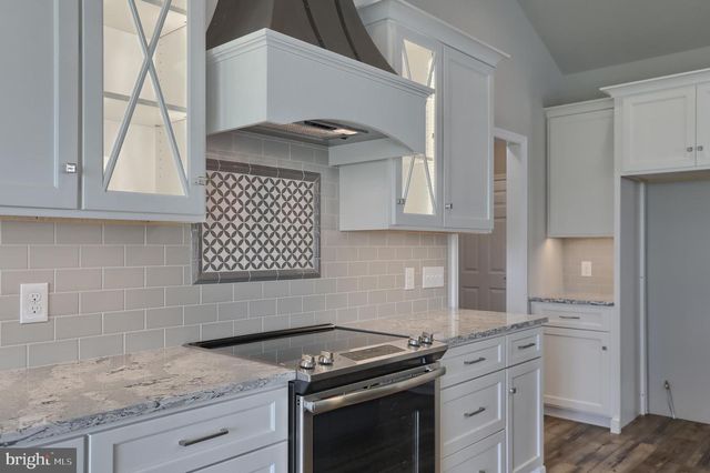 018 ROLLING MEADOW RD, Lebanon, PA 17046