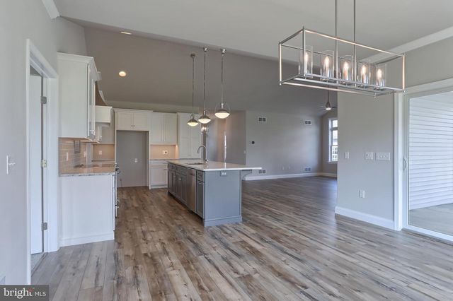 018 ROLLING MEADOW RD, Lebanon, PA 17046