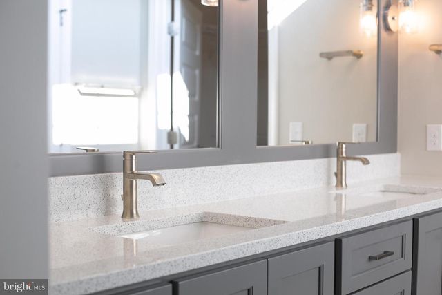 018 ROLLING MEADOW RD, Lebanon, PA 17046