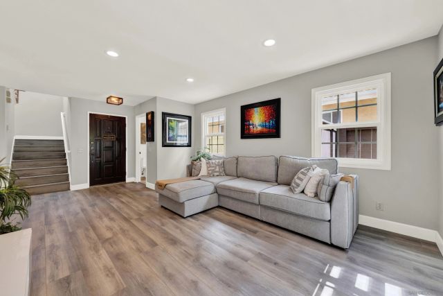 10961 Avenida De Los Lobos, San Diego, CA 92127