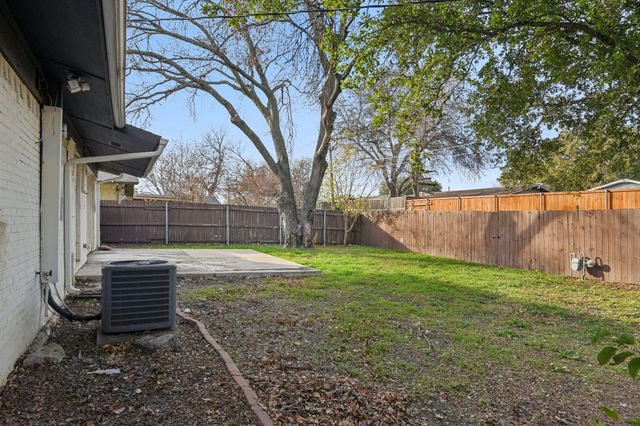 3035 Townsend Drive, Dallas, TX 75229