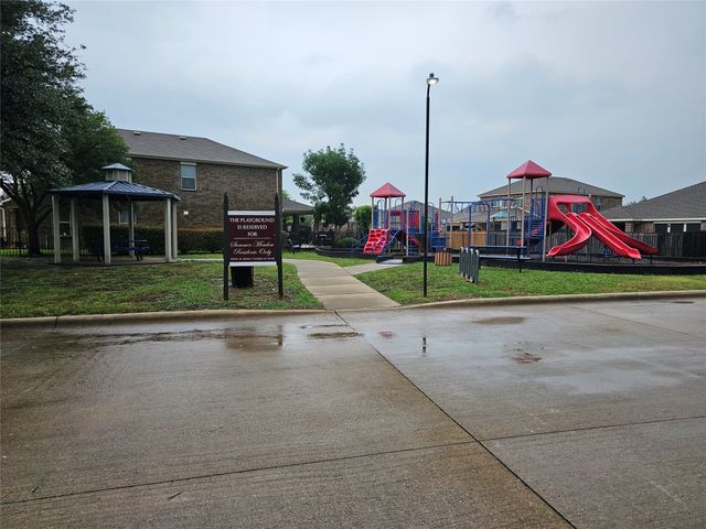 605 Snowy Orchid Lane, Desoto, TX 75115