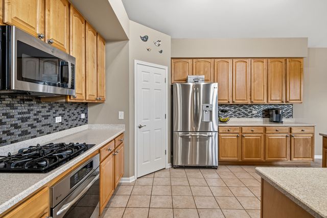 654 Easton Lane, Elk Grove Village, IL 60007