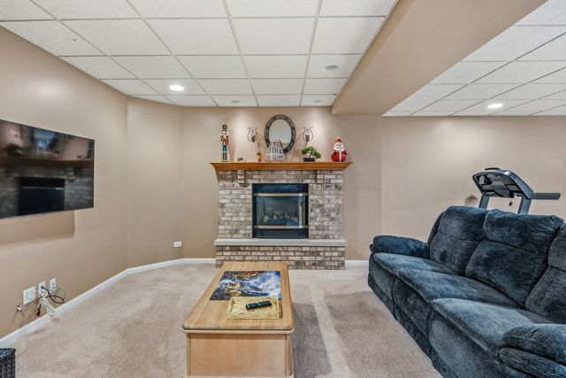 654 Easton Lane, Elk Grove Village, IL 60007