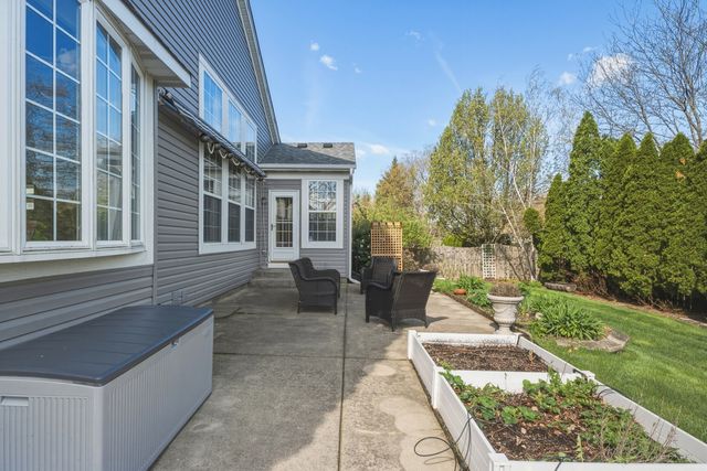 654 Easton Lane, Elk Grove Village, IL 60007
